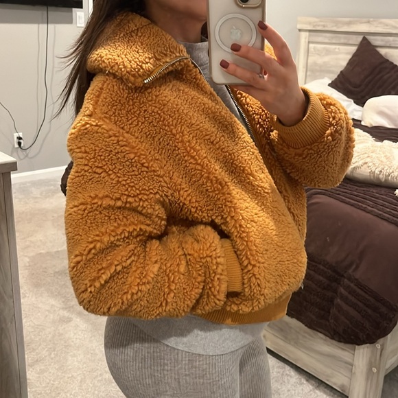 aritzia/wilfred teddy bomber jacket - Picture 4 of 4